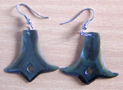 shell earring black