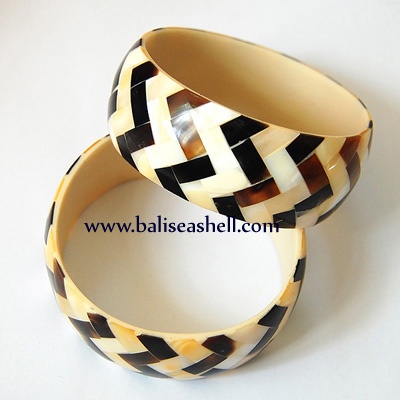 shell brecelet art