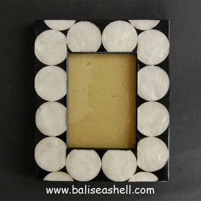 photo frame from seashell capis art