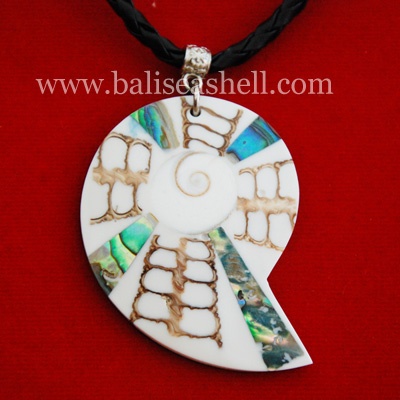 neklace art shell pendants