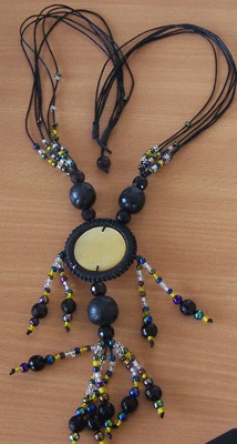 mop necklace black bead