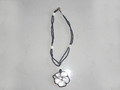 Necklace coco with mop shell