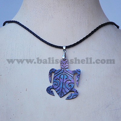 shell necklace carving art