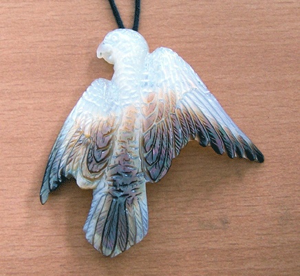 mop shell carved necklace