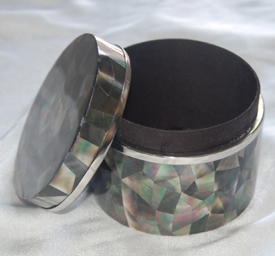 mosaic box black pearl medium