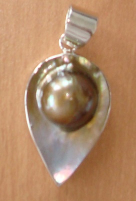 Pendant With Mabe Pearl Shell